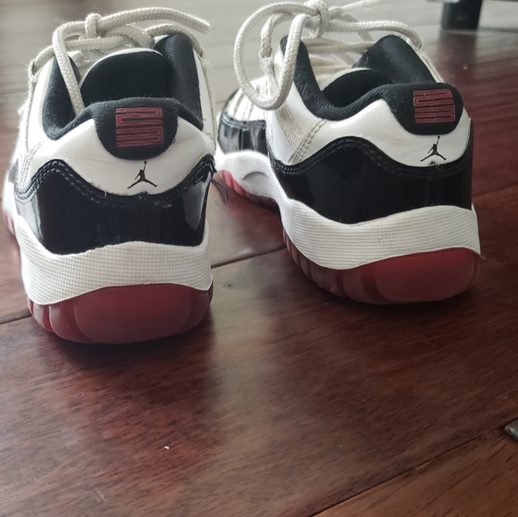 White Red & Black Preowned Jordans - Picture 4 of 6